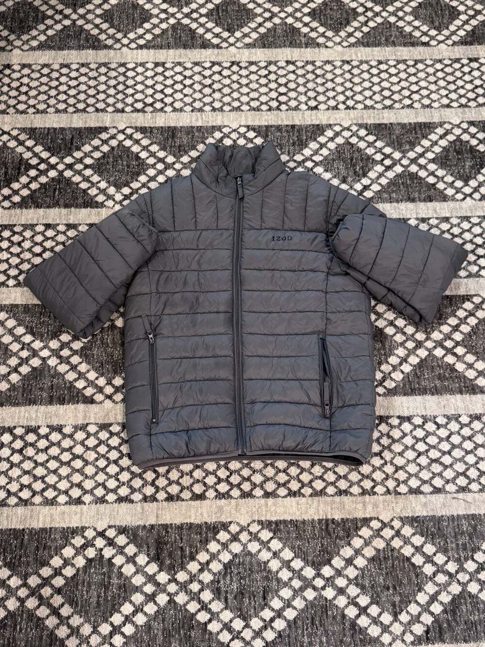 IZOD Men's Puffer Jacket Size M Gray Quilted Full Zip Coat with Pockets